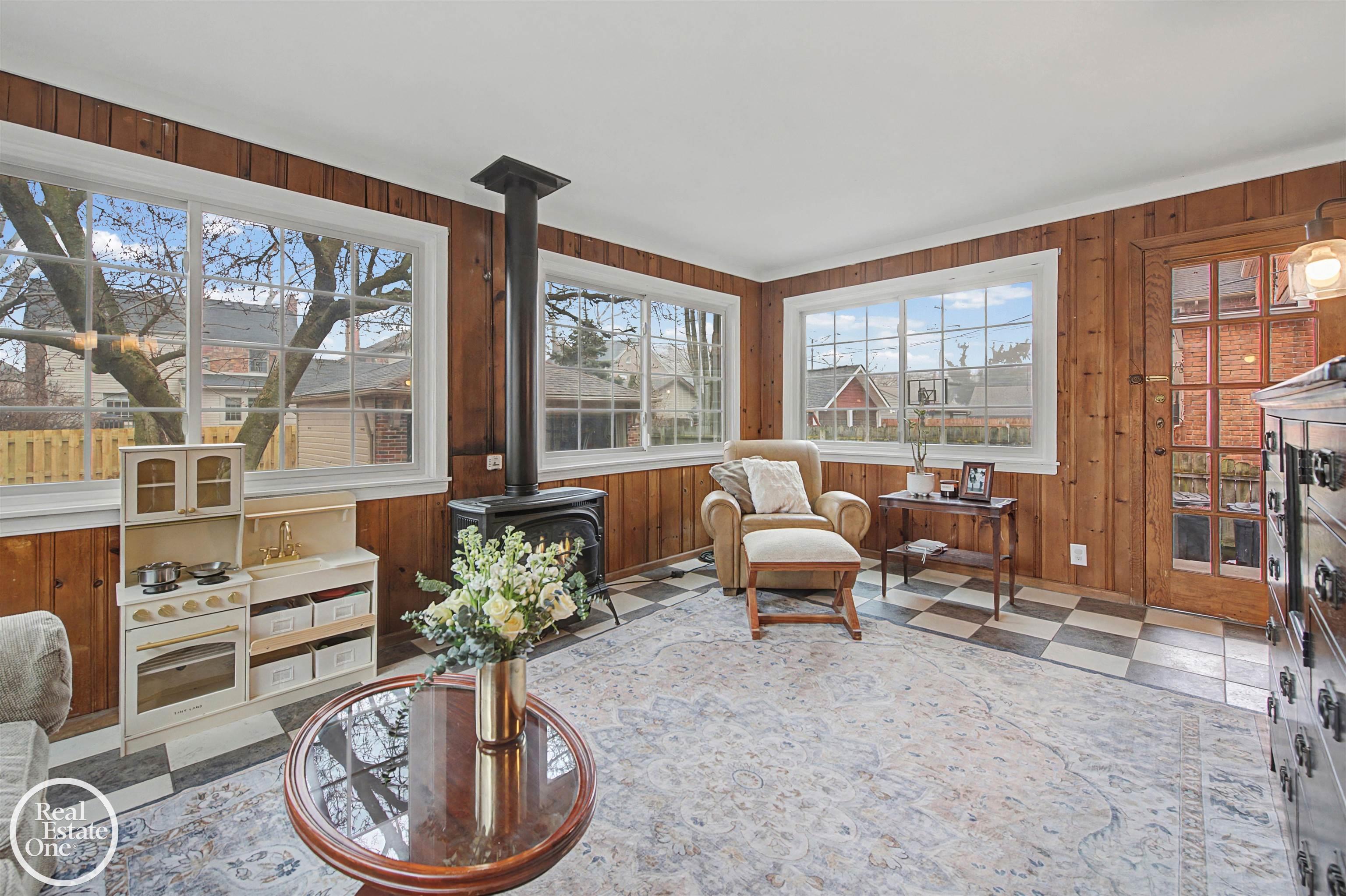 256 Fisher Road Grosse Pointe, MI 48230 - Photo 11 of 30 50200020-b0979afd-6268-4de3-b410-88f766c70a49.JPG