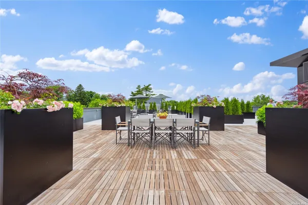 $1,525,800 | 218 Middle Neck Road, Unit 203, Great Neck, NY 11021