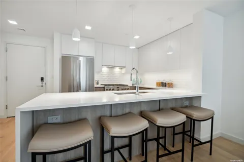 $1,525,800 | 218 Middle Neck Road, Unit 203, Great Neck, NY 11021