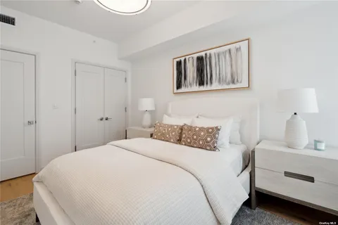 $1,525,800 | 218 Middle Neck Road, Unit 203, Great Neck, NY 11021