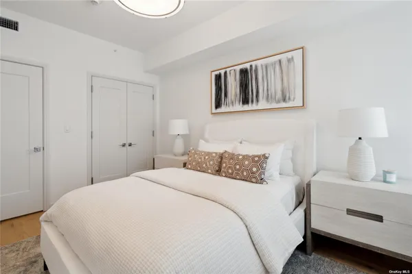 $1,525,800 | 218 Middle Neck Road, Unit 203, Great Neck, NY 11021