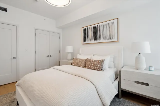 $1,525,800 | 218 Middle Neck Road, Unit 203, Great Neck, NY 11021