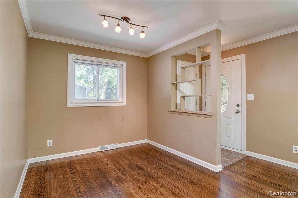 1389 North Pine Street Rochester Hills, MI 48307 - Photo 6 of 28