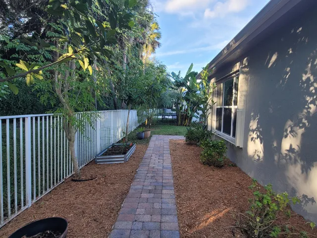 $4,000 | 9335 Plantation Estates Drive, West Palm Beach, FL 33411