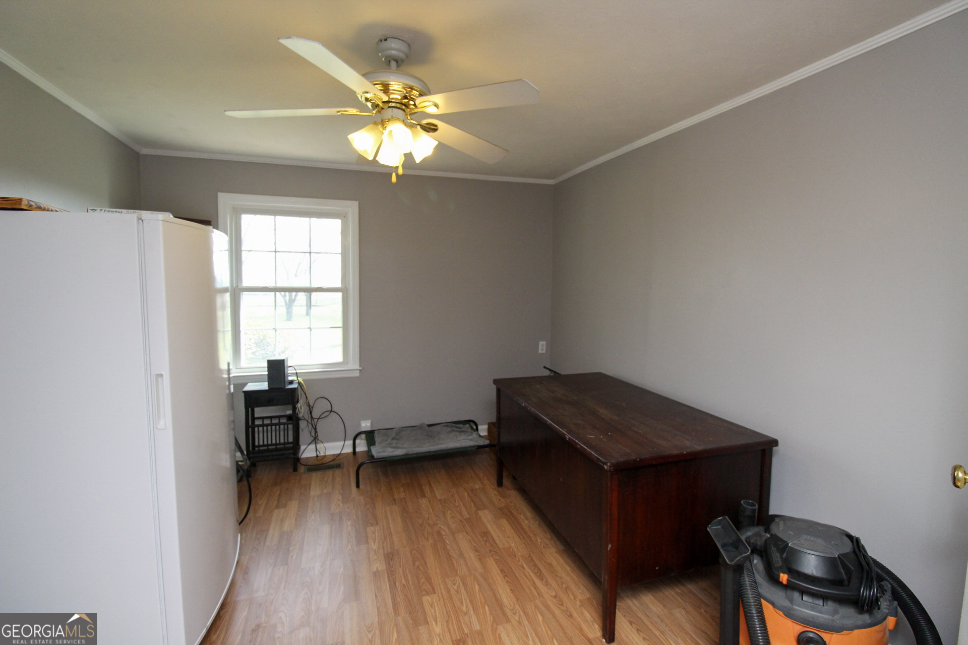 427 Pulaski High School Road Hawkinsville, GA 31036 - Photo 22 of 29 a room with furniture and wooden floor