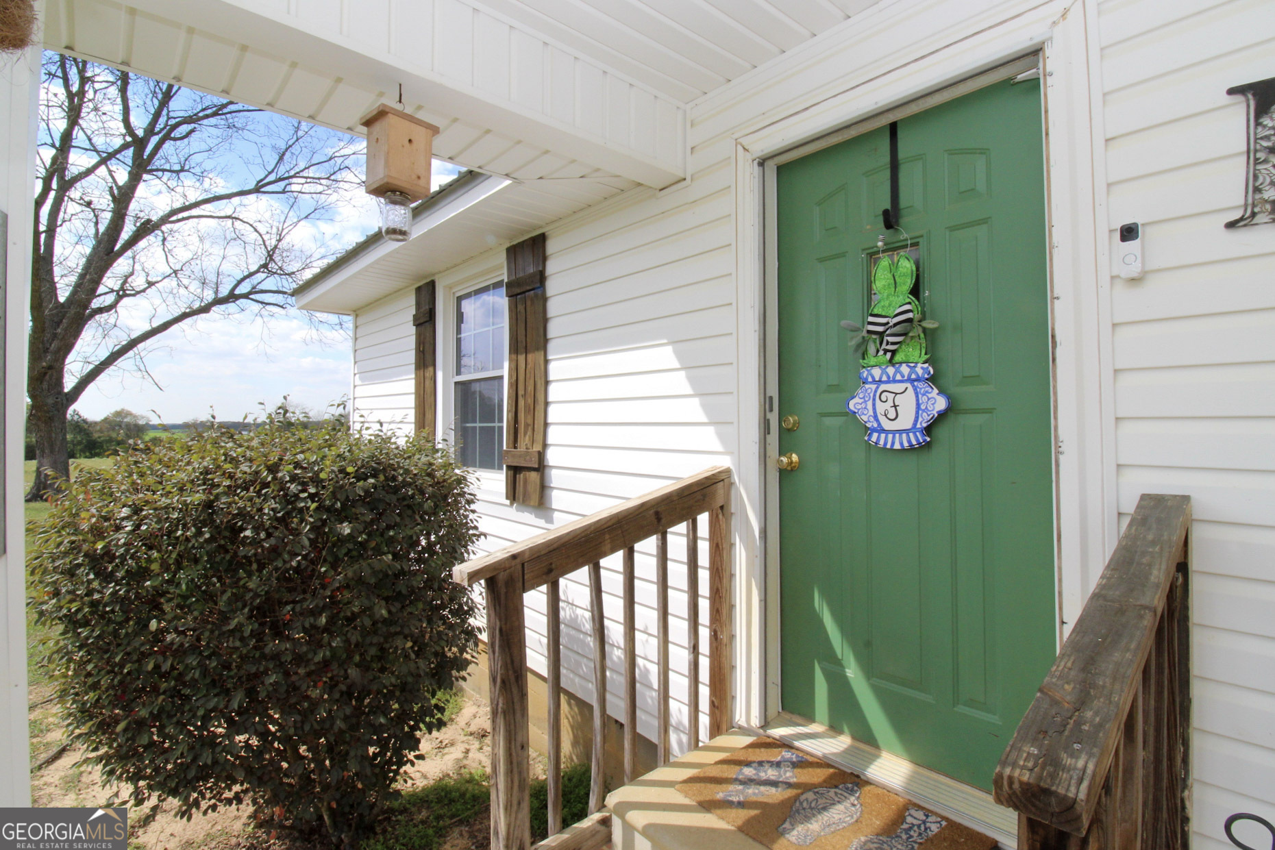 427 Pulaski High School Road Hawkinsville, GA 31036 - Photo 7 of 29 a balcony view with a garden