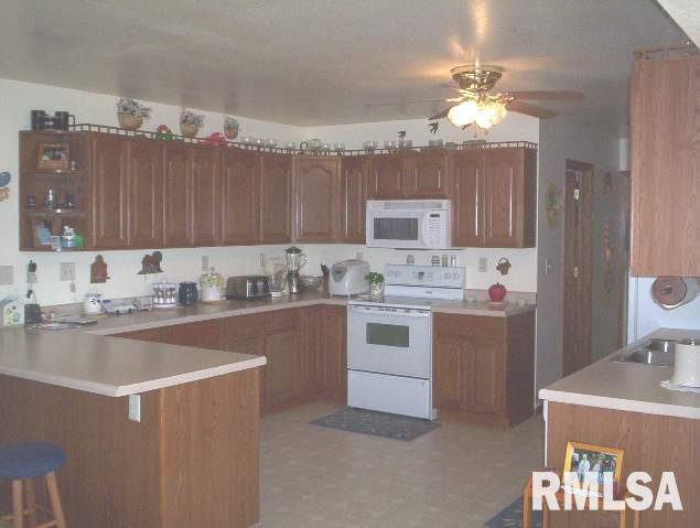 805 Springbrook Lane DeWitt, IA 52742 - Photo 3 of 9 Gallery Image 3