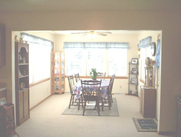805 Springbrook Lane DeWitt, IA 52742 - Photo 4 of 9 Gallery Image 4