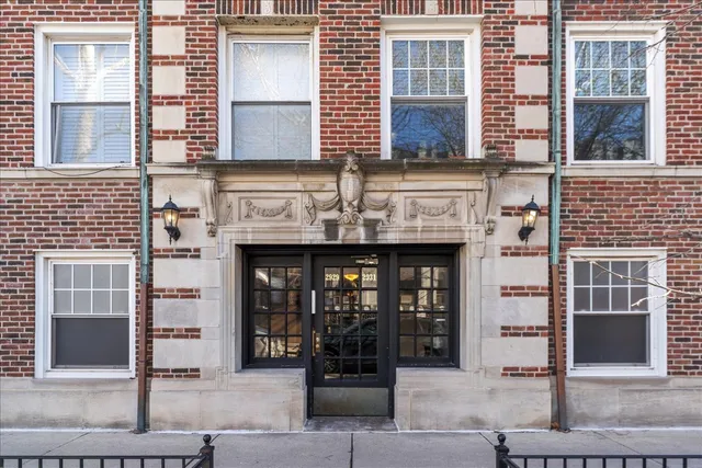 $515,000 | 2929 North Pine Grove Avenue, Unit 1, Chicago, IL 60657