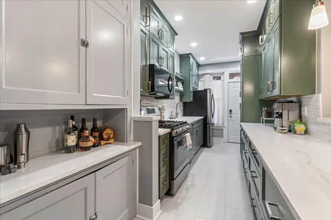 $515,000 | 2929 North Pine Grove Avenue, Unit 1, Chicago, IL 60657