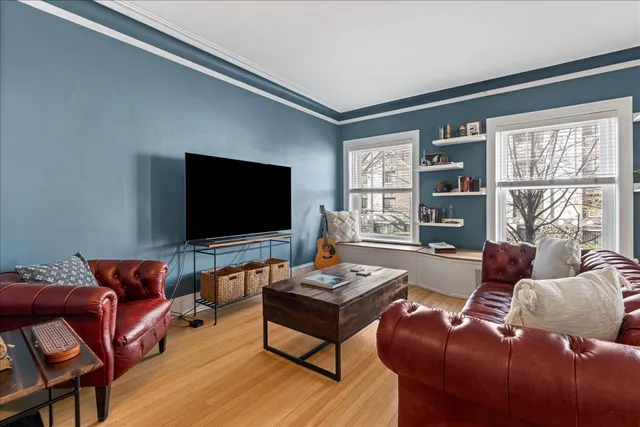 $515,000 | 2929 North Pine Grove Avenue, Unit 1, Chicago, IL 60657