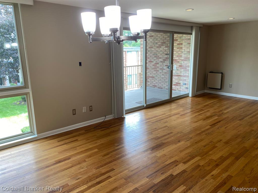 4045 West Maple Road, Unit 202 Bloomfield Hills, MI 48301 - Photo 6 of 23