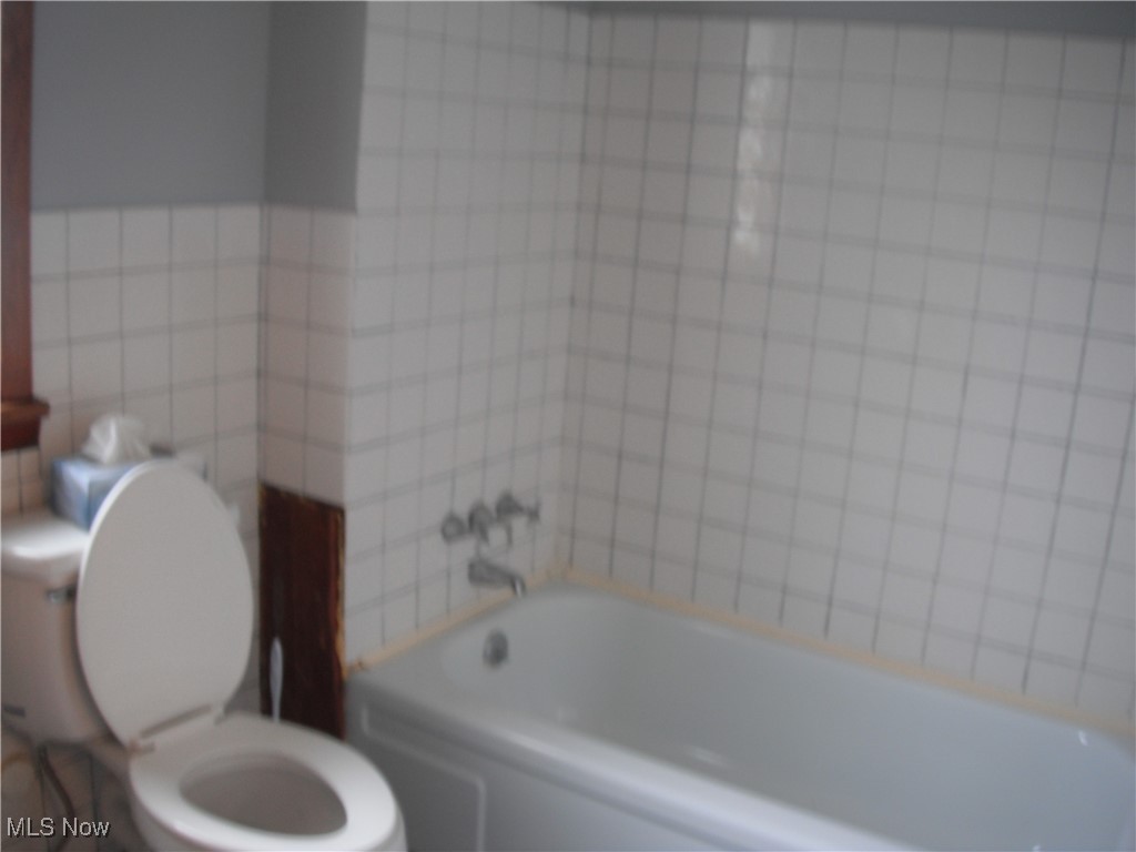 270 North Ridge Road Lorain, OH 44055 - Photo 15 of 24 full bath up