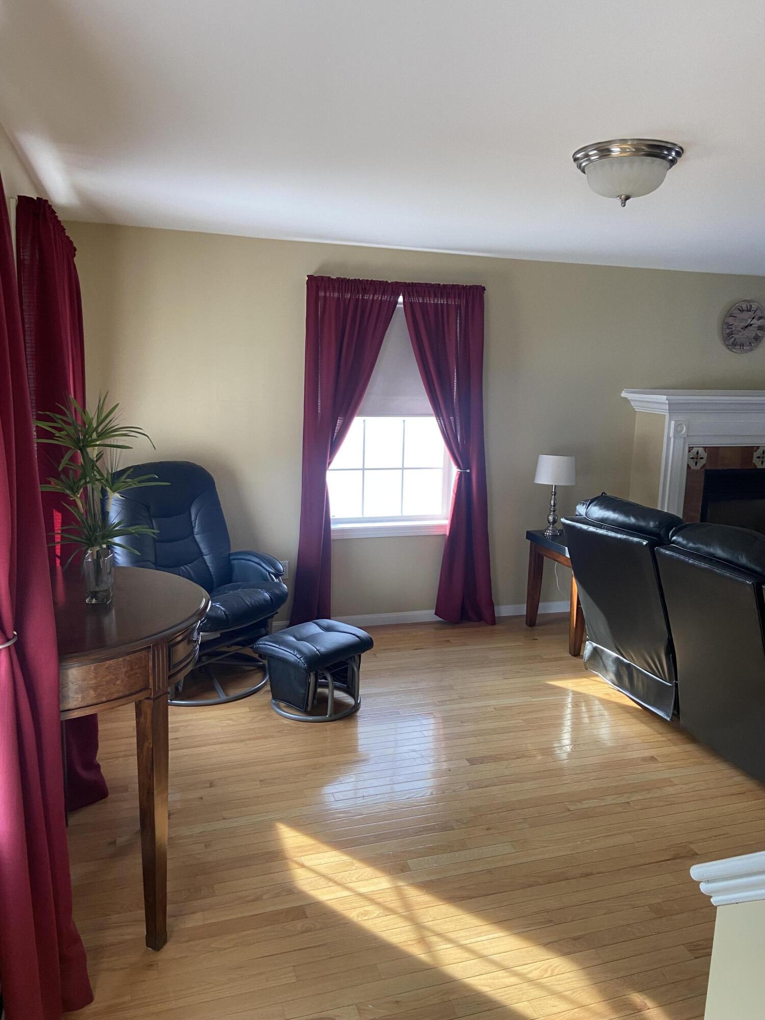 31 Woods Road Westbrook, ME 04092 - Photo 5 of 40 Living Room