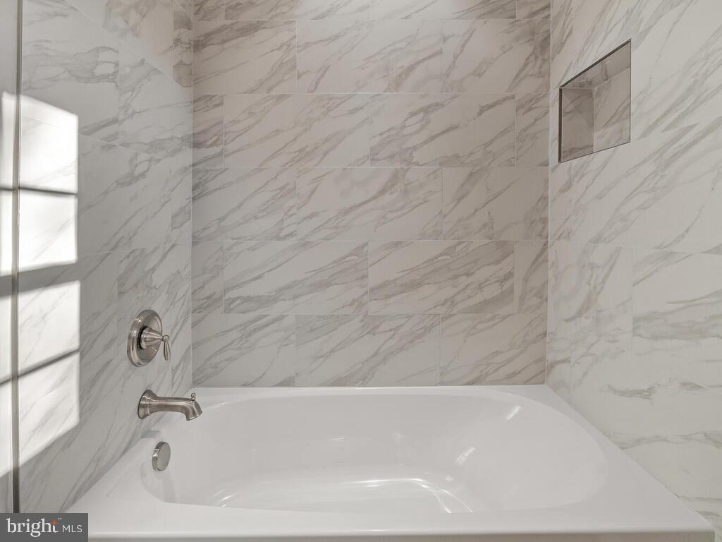10708 Old Annapolis Road Frederick, MD 21701 - Photo 19 of 28 Full Hall Bathroom
