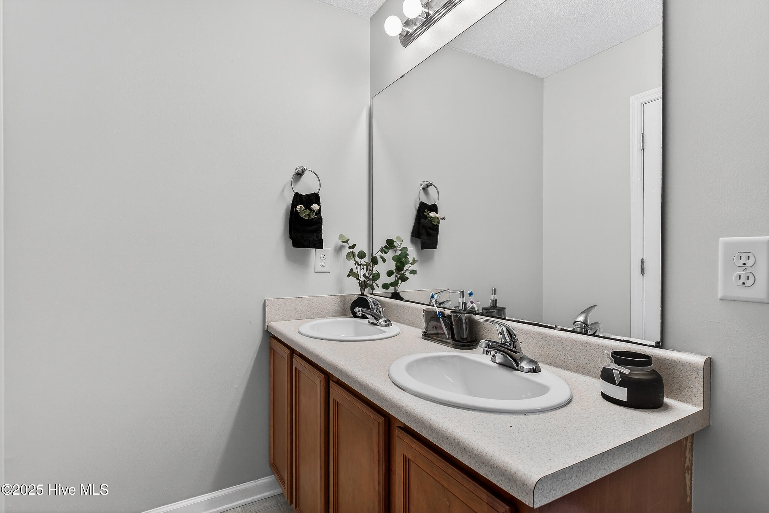 118 Burrell Lane Richlands, NC 28574 - Photo 15 of 29 master bath