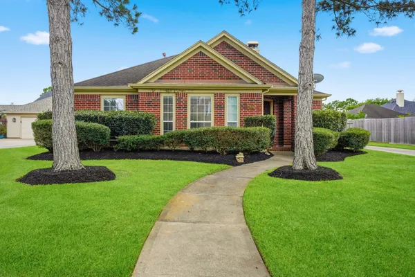 $339,900 | 2894 Smokey Lake Lane, Dickinson, TX 77539