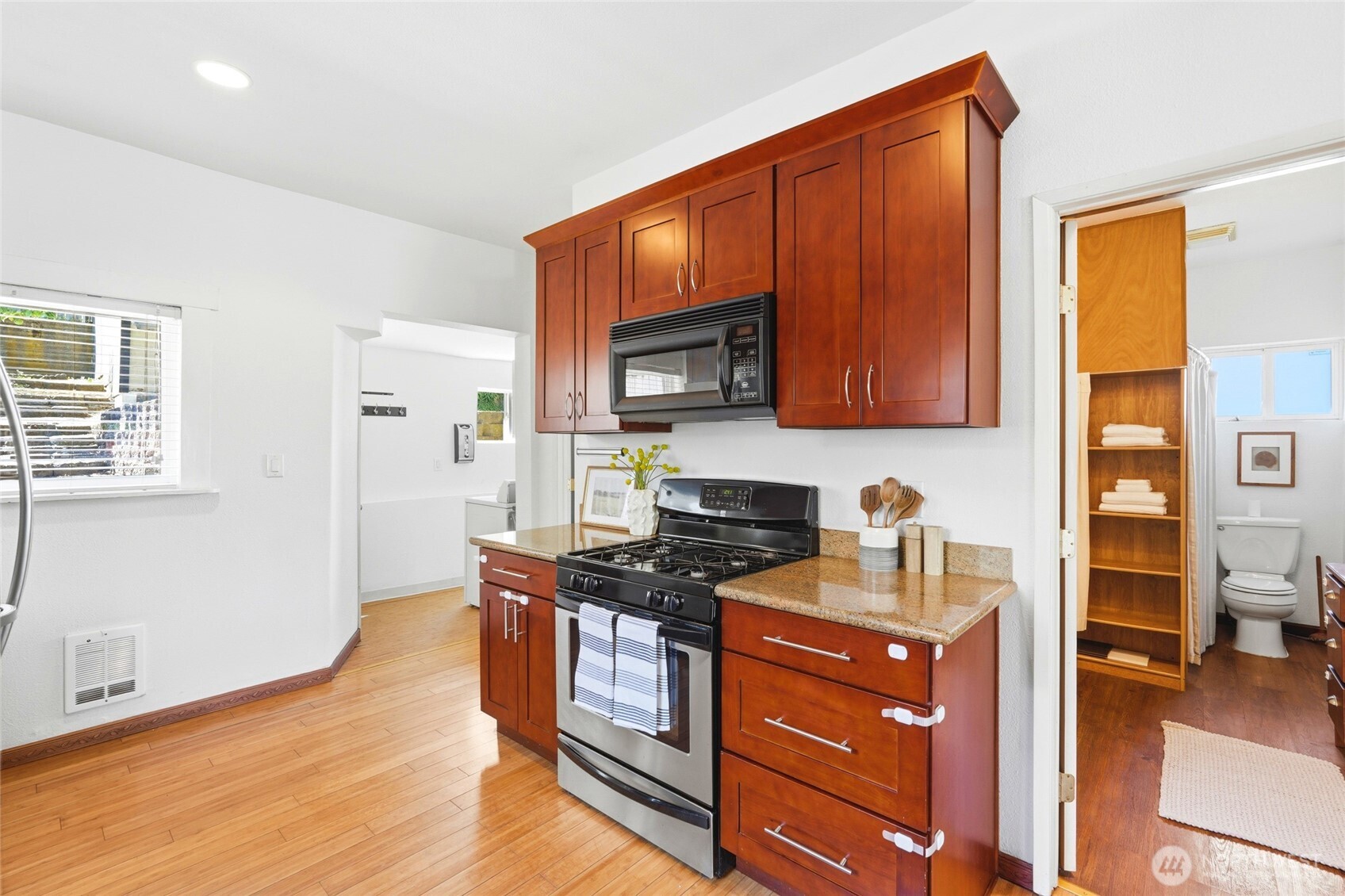 3310 Rucker Avenue Everett, WA 98201 - Photo 12 of 32