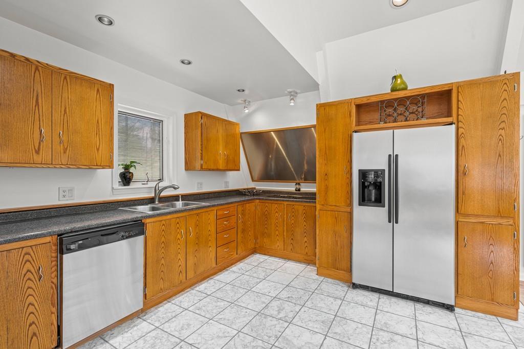 21 Roosevelt Road Wakefield, MA 01880 - Photo 16 of 37 Gallery Image 16