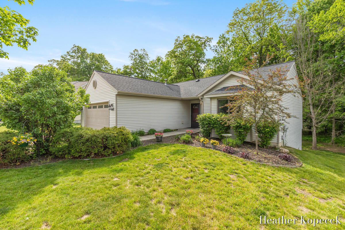 1663 Barnsley Court Southeast Lowell, MI 49331 - Photo 1 of 31 https___photoreal.io_wp-content_photorea