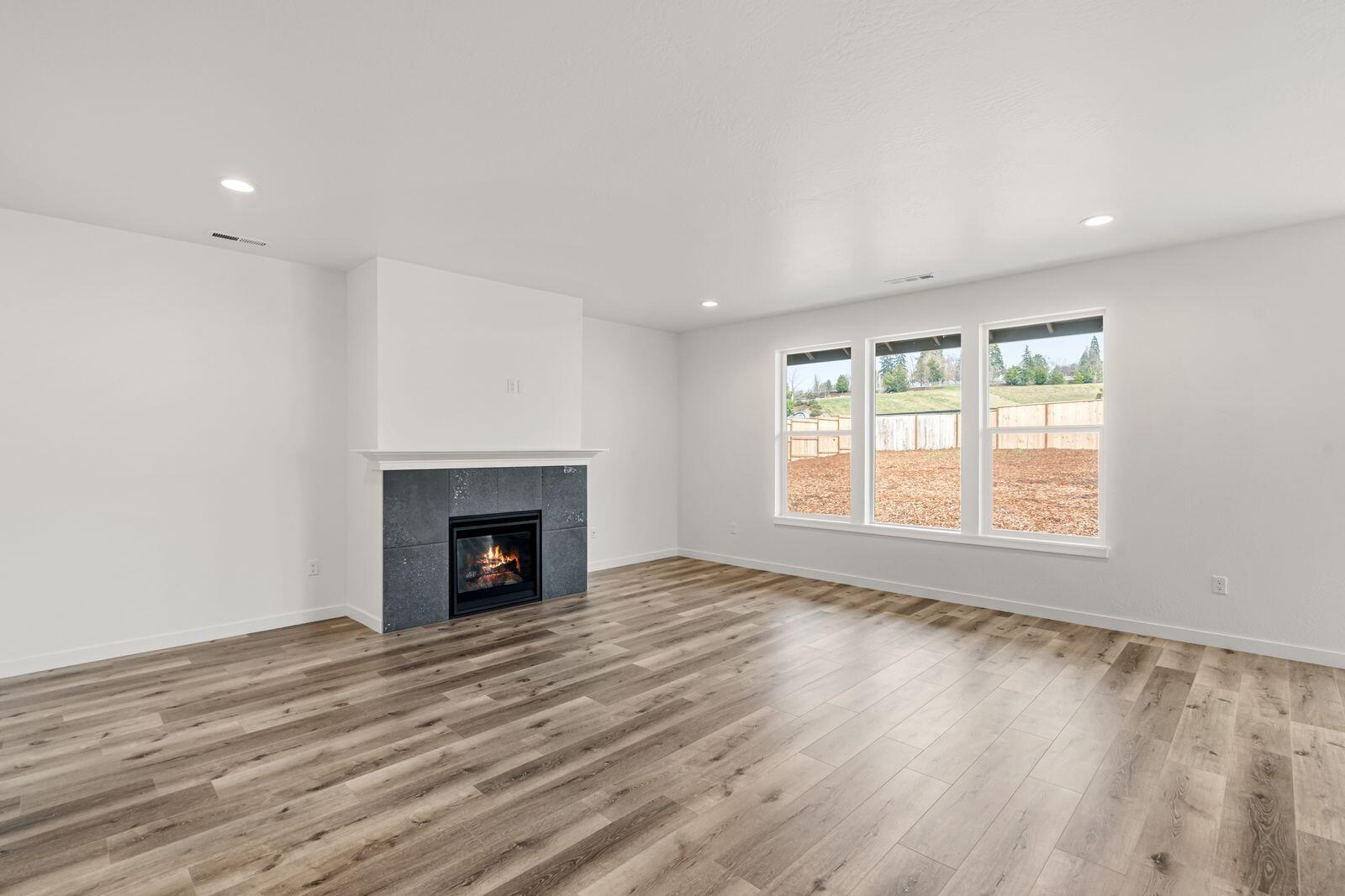 1159 Pumpkin Ridge, Unit 323 Eagle Point, OR 97524 - Photo 14 of 37
