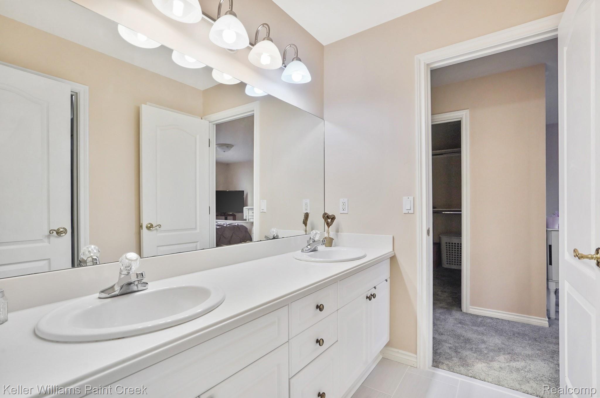 5572 Kirkridge Trail Rochester, MI 48306 - Photo 45 of 72 Full Bathroom - Shared between Bedrooms 3 & 4