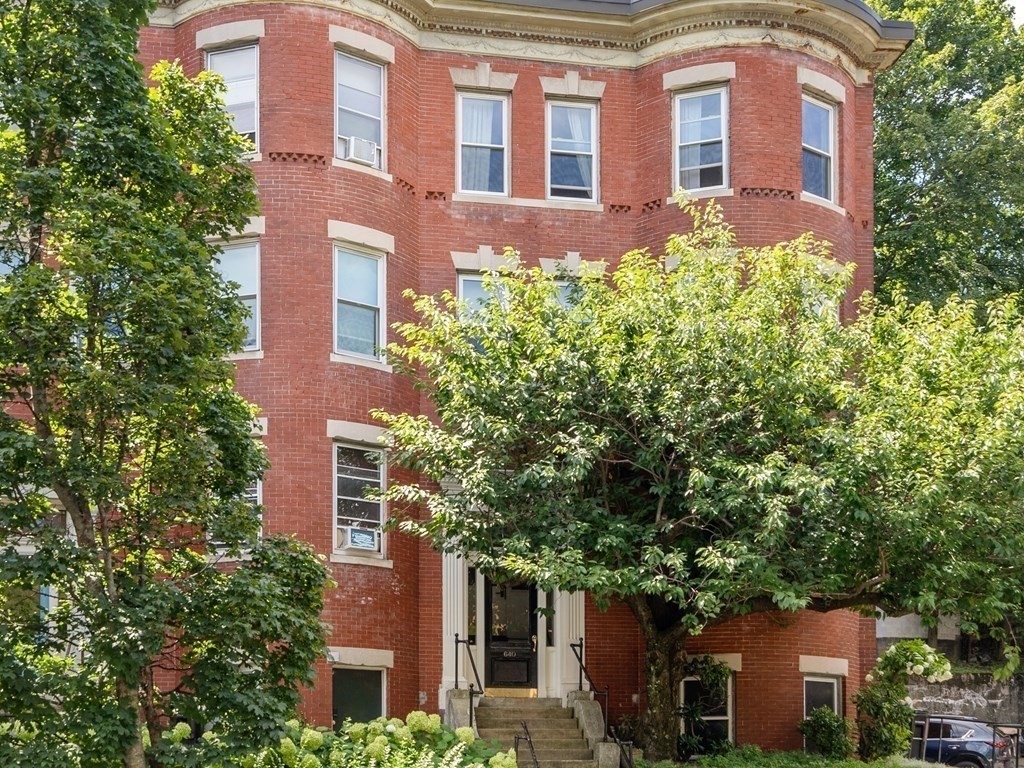 640 Washington Street, Unit 1 Brookline, MA 02446 - Photo 18 of 18 front view of a building