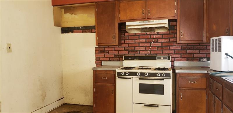 937 Main Street East Rural Valley, PA 16249 - Photo 3 of 14