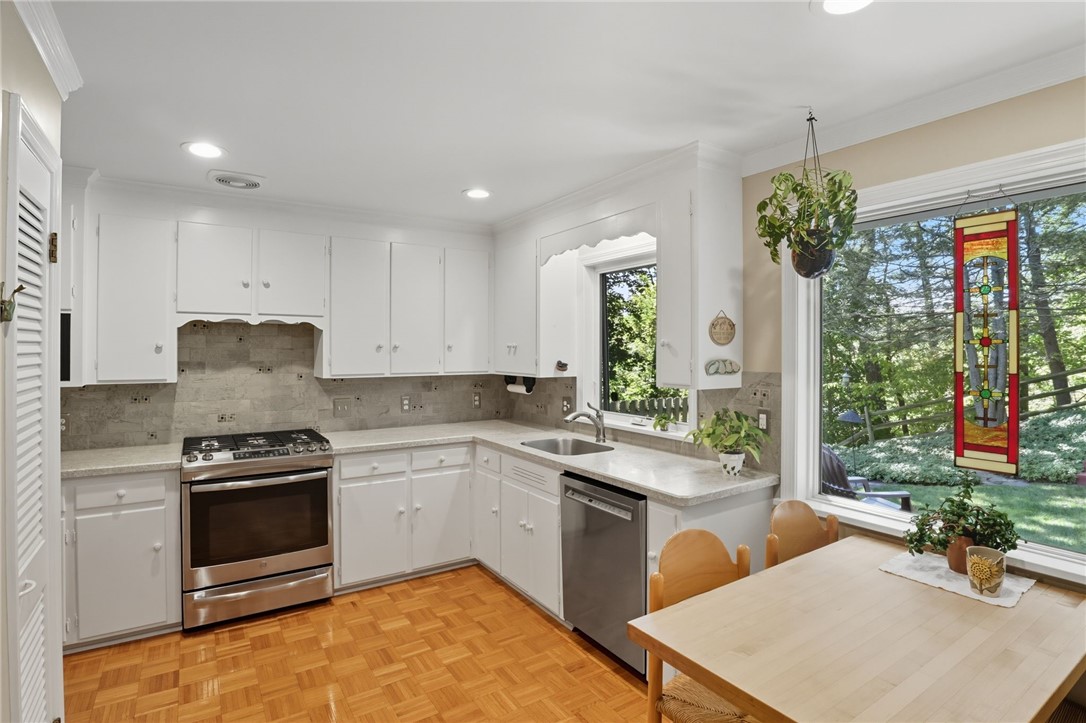 41 Burrows Hills Drive Rochester, NY 14625 - Photo 11 of 44