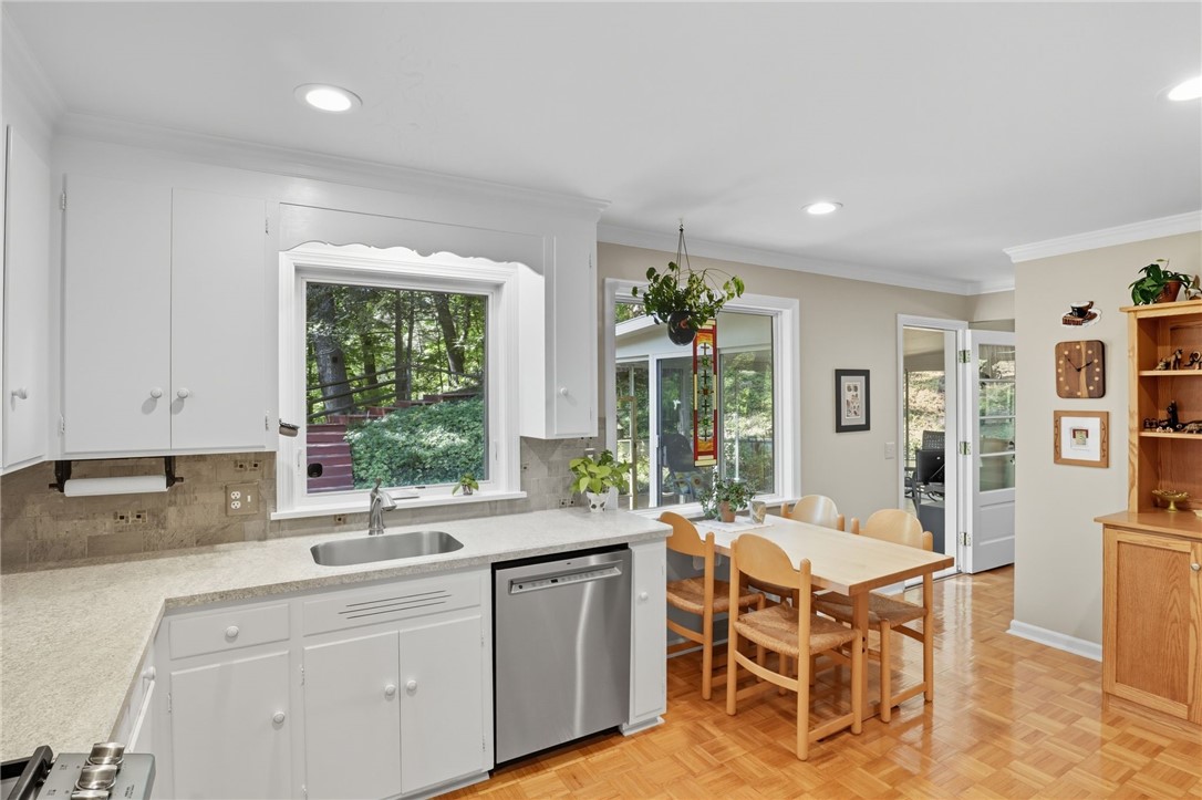 41 Burrows Hills Drive Rochester, NY 14625 - Photo 12 of 44