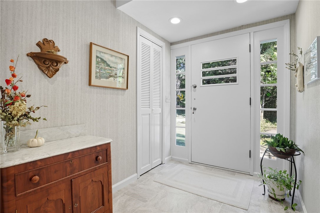 41 Burrows Hills Drive Rochester, NY 14625 - Photo 5 of 44