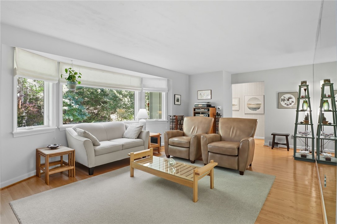 41 Burrows Hills Drive Rochester, NY 14625 - Photo 7 of 44