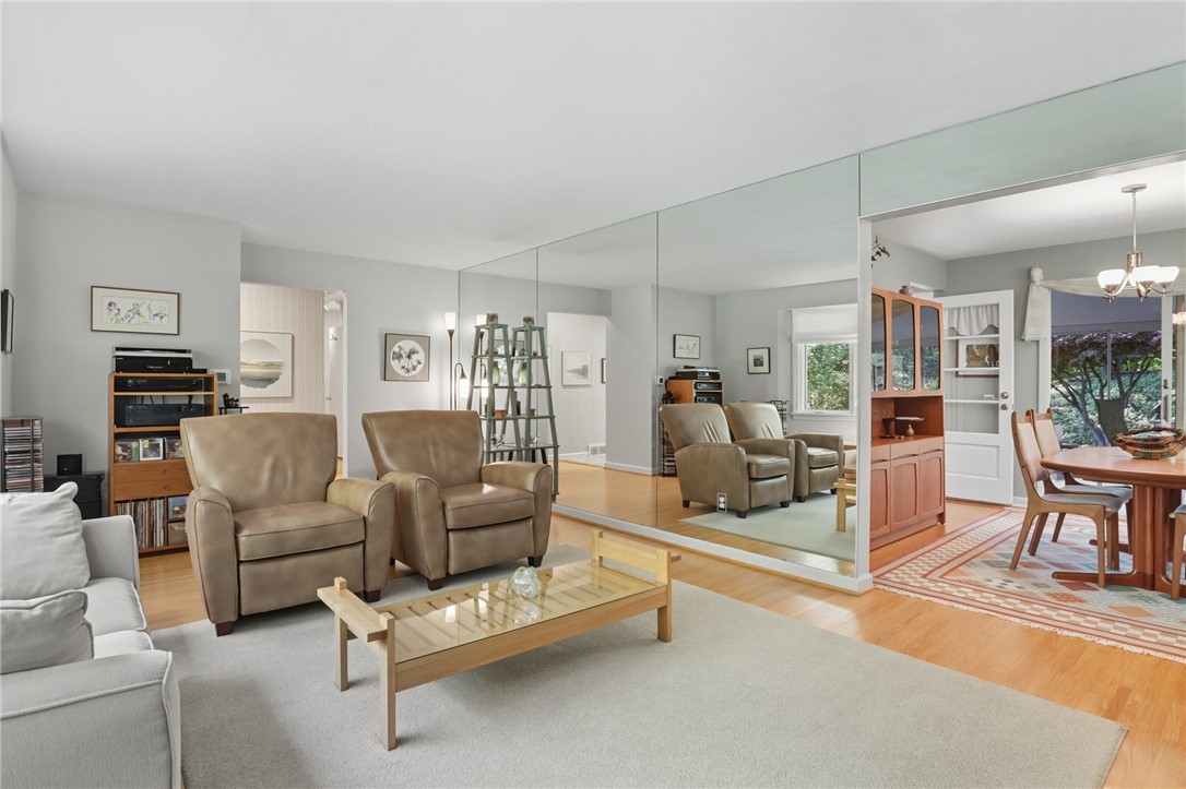 41 Burrows Hills Drive Rochester, NY 14625 - Photo 8 of 44