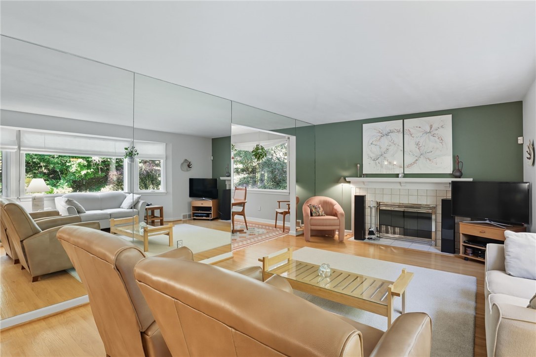 41 Burrows Hills Drive Rochester, NY 14625 - Photo 9 of 44