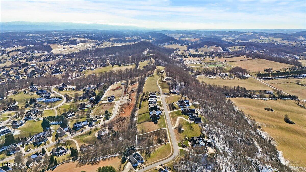 119 Simmons Ridge, Unit 7 Johnson City, TN 37604 - Photo 6 of 16 07-DJI_20250221145748_0436_D_1