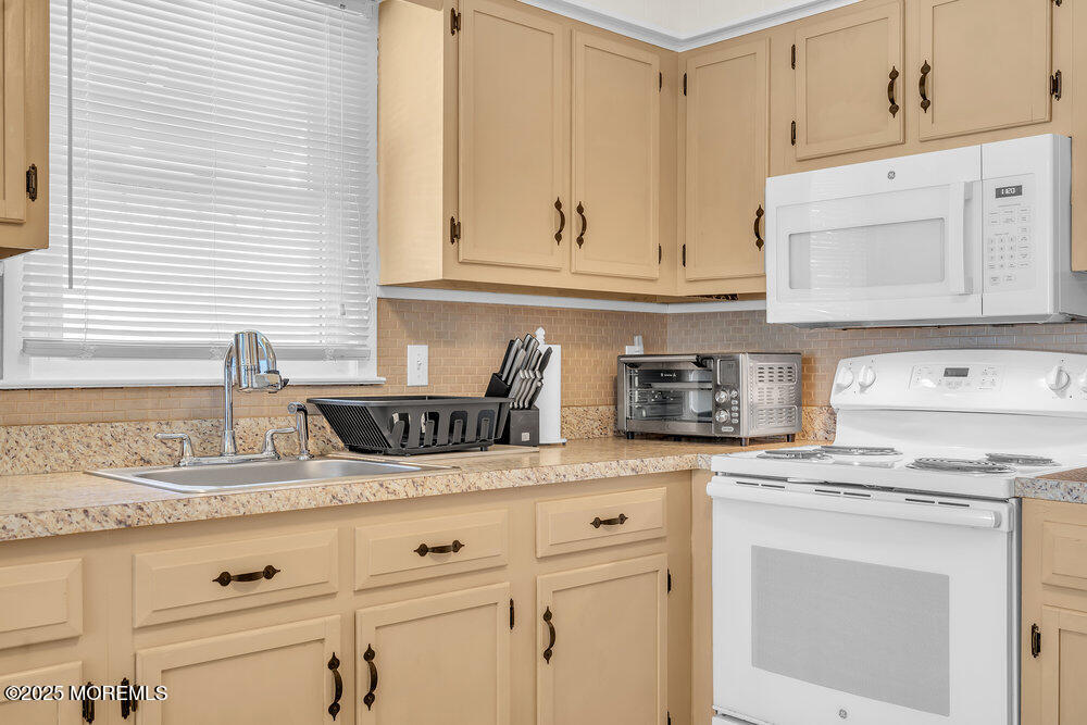 37 Carlisle Road Toms River, NJ 08757 - Photo 5 of 40 024_dsc05817_249