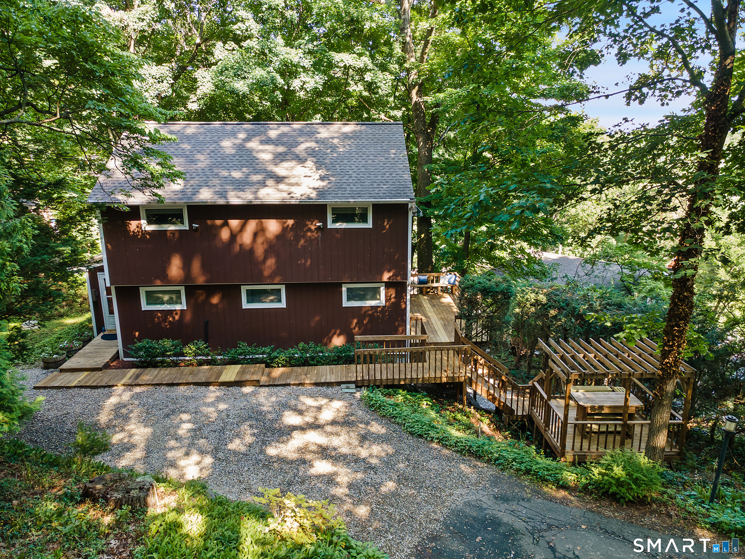 4 Beach Road Danbury, CT 06811 - Photo 2 of 39