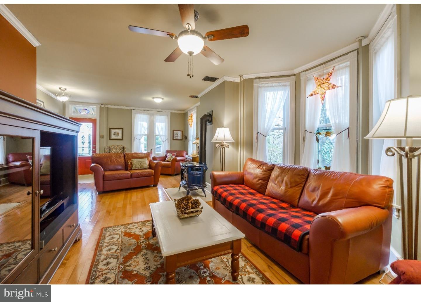 328 Washington Street Spring City, PA 19475 - Photo 6 of 25 Living Room