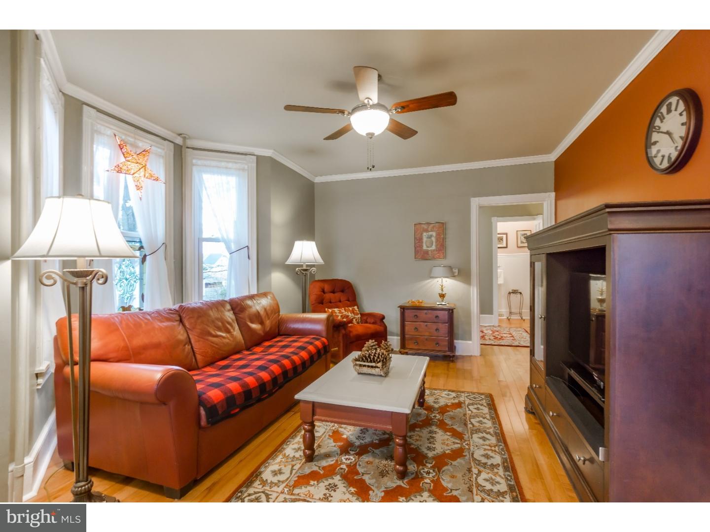 328 Washington Street Spring City, PA 19475 - Photo 7 of 25 Living Room