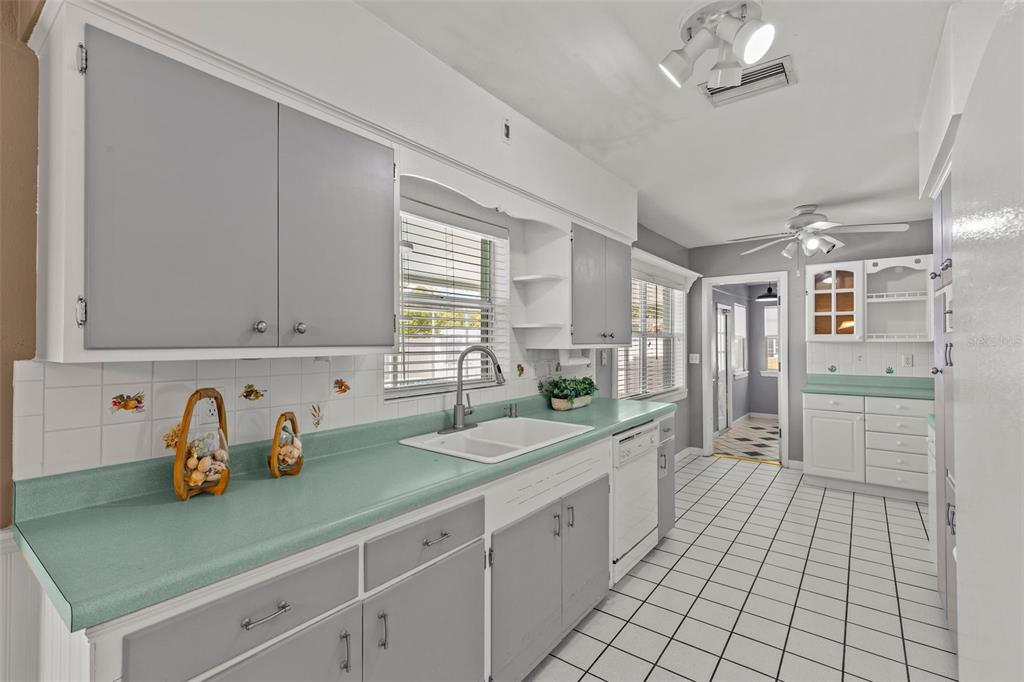 2087 Druid Road Clearwater, FL 33764 - Photo 20 of 46