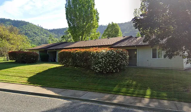 $808 | 1465 Northeast 10th Street, Grants Pass, OR 97526