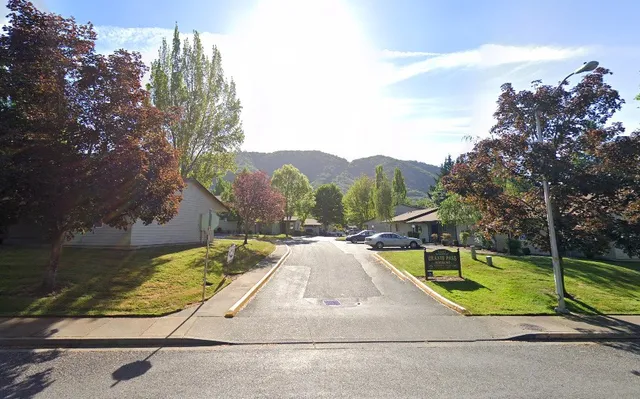 $808 | 1465 Northeast 10th Street, Grants Pass, OR 97526