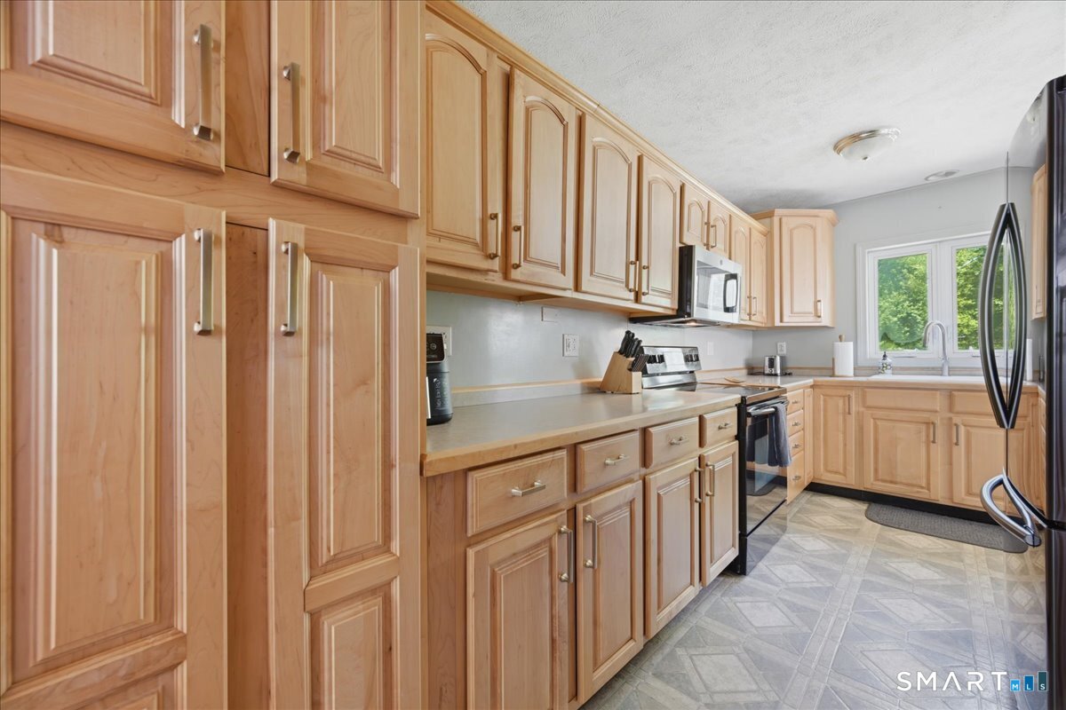 860 Long Cove Road Ledyard, CT 06335 - Photo 11 of 38