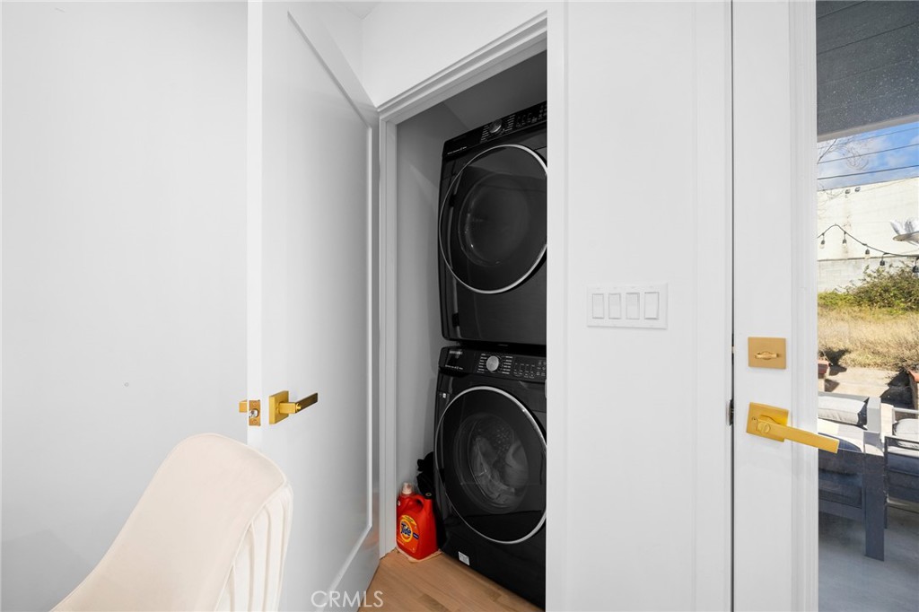 6625 Shadygrove Street Tujunga, CA 91042 - Photo 23 of 25 a utility room with dryer and washer