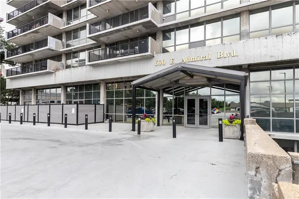 $205,000 | 600 Admiral Boulevard, Unit 803, Kansas City, MO 64106