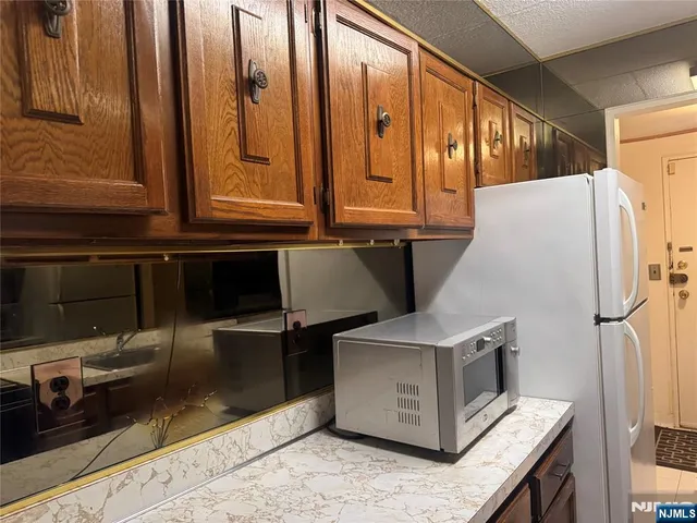 $285,000 | 555 Gorge Road, Unit 2E, Cliffside Park, NJ 07010