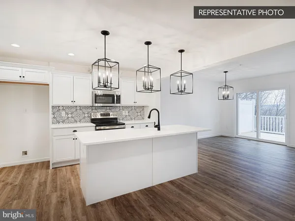 $399,990 | 2125 Hampden Court, Enola, PA 17025