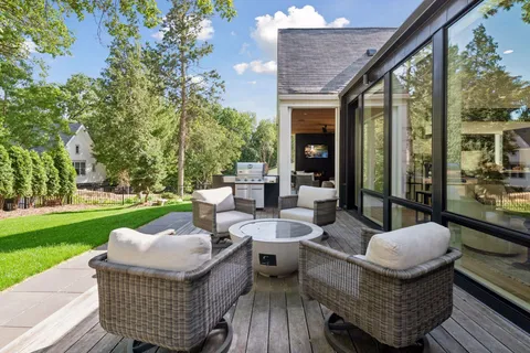 $2,000,000 | 1058 East Circle Drive, Wayzata, MN 55391