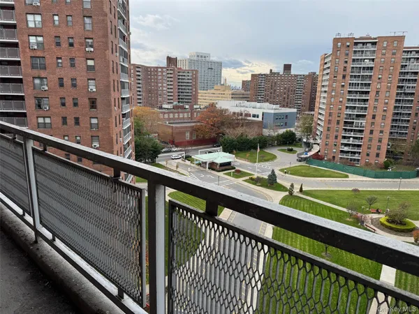 $2,500 | 61-45 98th Street, Unit 10L | Rego Park