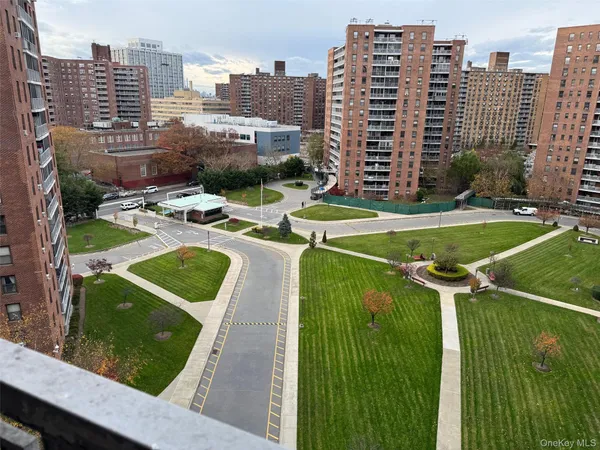 $2,500 | 61-45 98th Street, Unit 10L | Rego Park